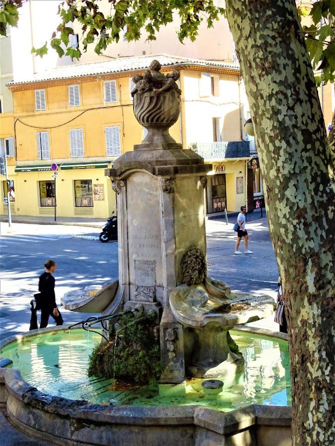 Blue Fountain Luxueux Studio Aix Centre Historique -Wifi-Smart Tv- エクス＝アン＝プロヴァンス エクステリア 写真